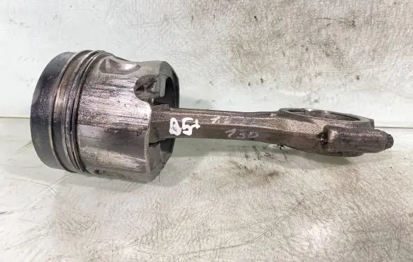 Volkswagen PASSAT B5.5 Piston with connecting rod