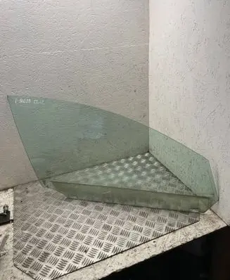 Volvo V50 Front door window glass four-door 43R001106