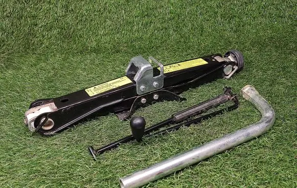 Audi A4 S4 B8 8K Lift Jack 8K0011031G