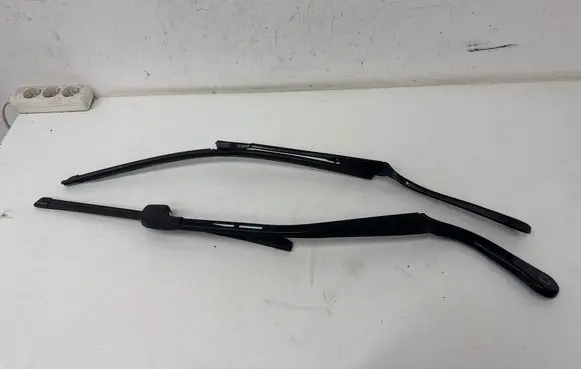 BMW 3 E90 E91 Front wiper blade arm 