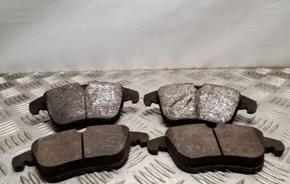 Ford S-MAX Brake pads (front) 