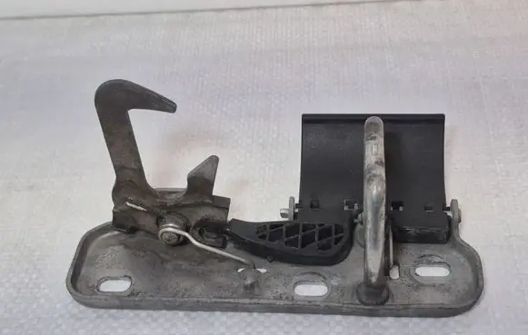 Volkswagen PASSAT B7 Engine bonnet/hood lock/latch loop/hook 3AA823480