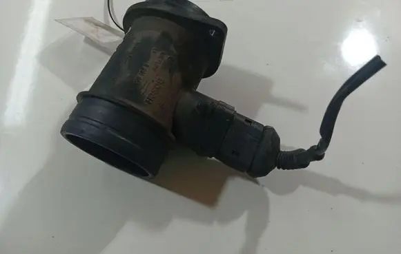 Volkswagen PASSAT B5 Mass air flow meter 0281002216