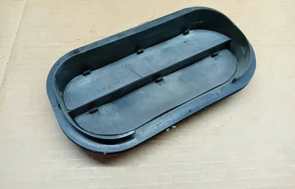 Audi A4 S4 B9 Quarter panel pressure vent 6R0819465A