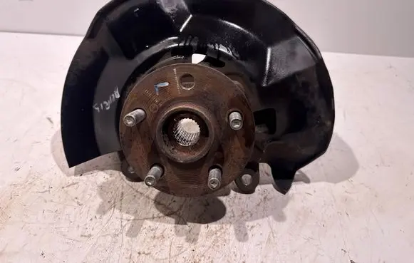 Toyota Auris E180 Front wheel hub