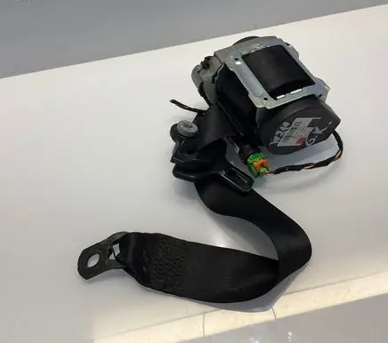 Mercedes-Benz E W211 Rear seatbelt 2118600986 040417 A2118600986