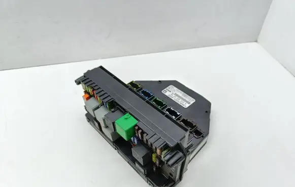 Mercedes-Benz E W212 Fuse module A2129000206 A2125451701 A2129028002