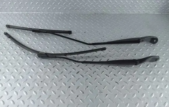 Dacia Sandero III Front wiper blade arm 288862091R 288813326R