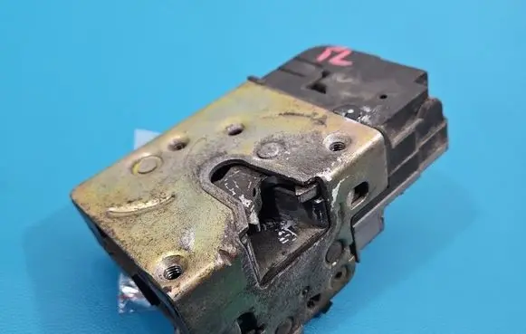 Peugeot 206 Front door lock IMPRK1548349