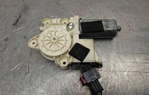 Opel Signum Front door window regulator motor 9178987 0130822011