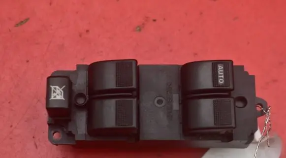 Mazda 2 Electric window control switch 05074535