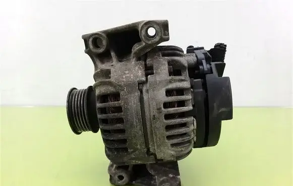 Opel Vectra C Generator/alternator 0124415026
