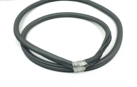 Peugeot 208 II Front door rubber seal 