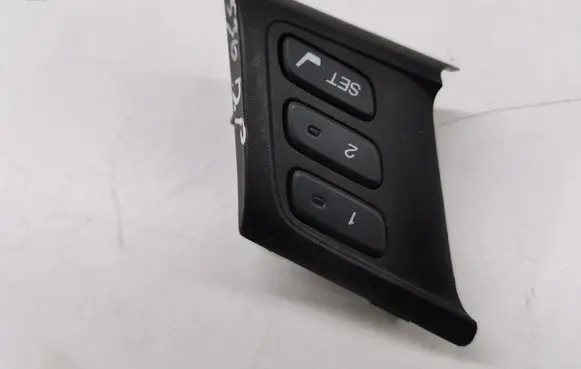 Honda Accord Steering wheel buttons/switches M38025