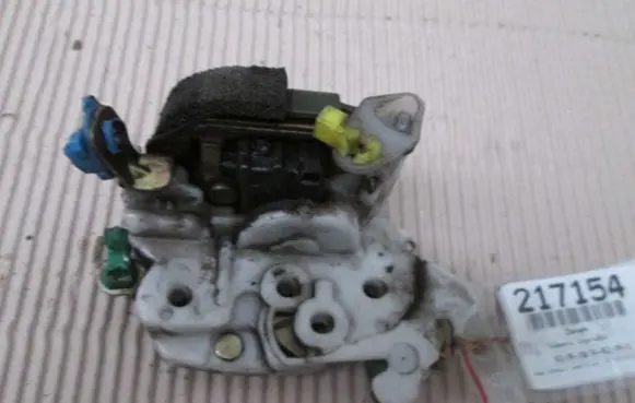 Subaru Impreza I Front door lock
