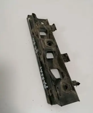 Volkswagen PASSAT B6 Front bumper mounting bracket 3C0807184