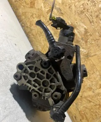 KIA Ceed Fuel injection high pressure pump 331002A420 0445010206 4974955