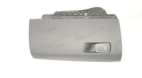 Glove box
