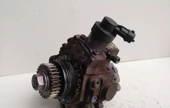 Renault Laguna III Fuel injection high pressure pump 0445010223 8200690744 8200934657