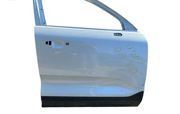 Volvo XC40 Front door