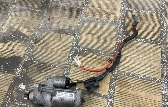 Volkswagen Golf VII Starter motor 02E911023T