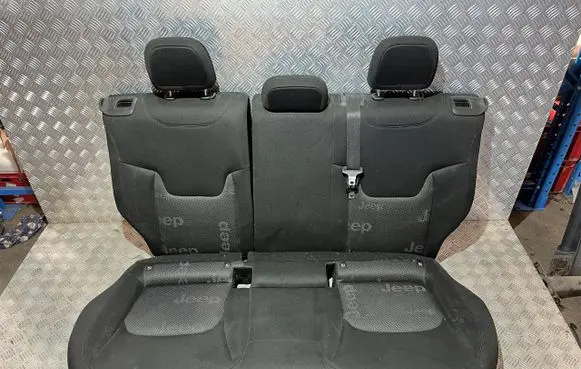 Jeep Renegade Second row seats DG18491