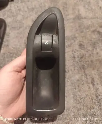 Renault Laguna II Quarter vent window switch 8200016014
