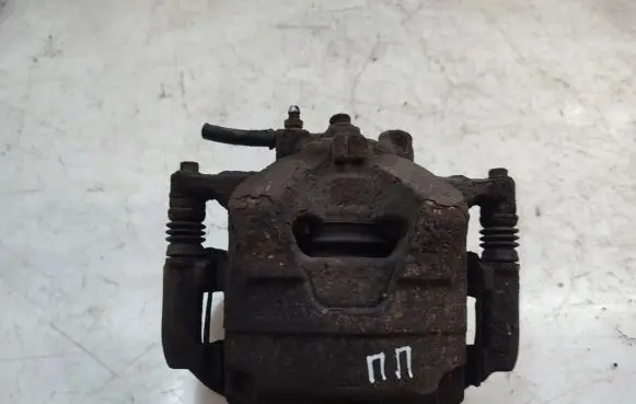 Opel Zafira C Front brake caliper