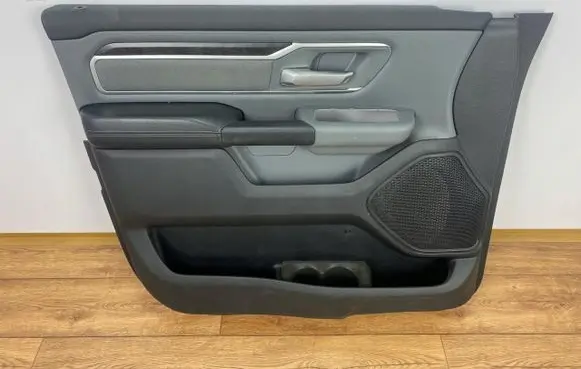 Dodge RAM 1500 DS Front door card panel trim FC00AAW46985