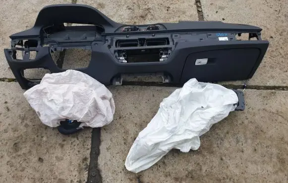 BMW 5 G30 G31 Dashboard 9375427 SCHWARZ