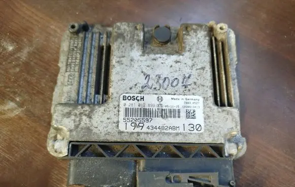 Fiat Grande Punto Engine control unit/module 55205597 0281012899