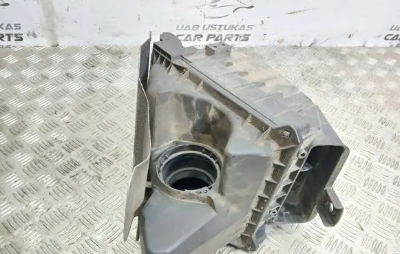 Audi A4 S4 B6 8E 8H Air filter box 038133837Q