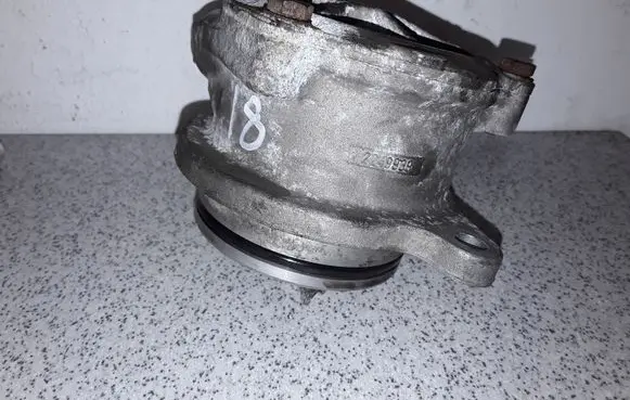 BMW 5 E39 Vacuum pump 2249939 221057