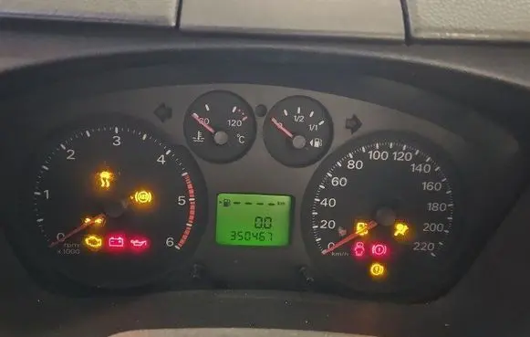 Speedometer (instrument cluster)