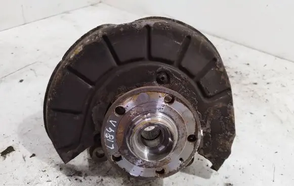 Skoda Octavia Mk2 (1Z) Front wheel hub spindle knuckle