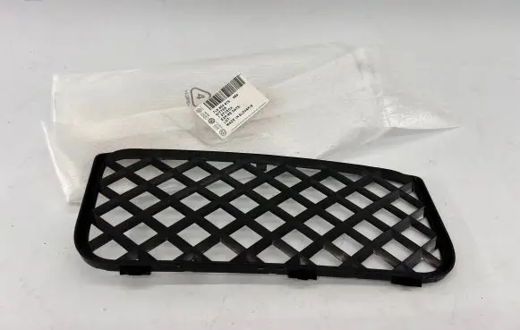 Volkswagen Touareg I Front bumper lower grill 7L6853676