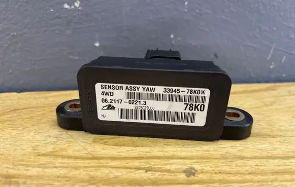 Suzuki Grand Vitara II ESP acceleration yaw rate sensor 3394578K0