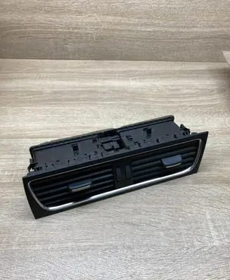 Audi A5 Sportback 8TA Dash center air vent grill 8T2820951B