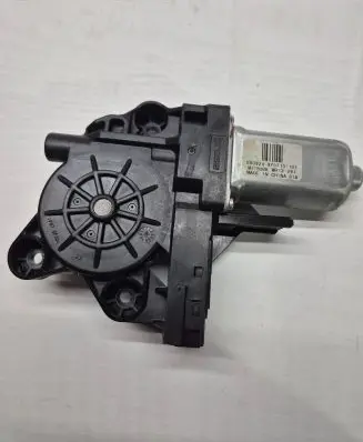 Volvo V70 Front door window regulator motor 970713101 080924
