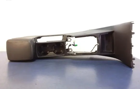 Volvo V50 Center console 8687408