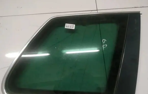 Volkswagen Touareg I Rear side window as3