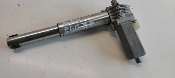 BMW 5 E60 E61 Seat adjustment motor 8321087 0390203234