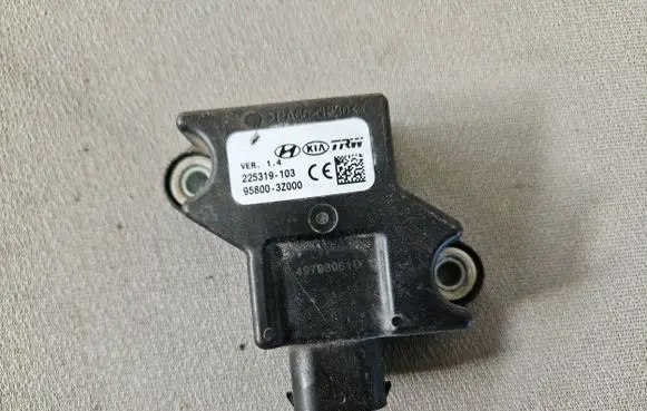 Hyundai i40 Tire pressure sensor 958003Z000 225319103