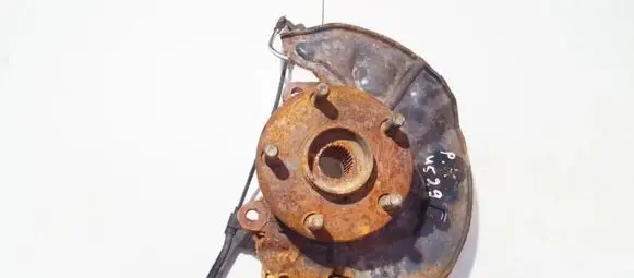 Toyota Corolla Verso AR10 Front wheel hub
