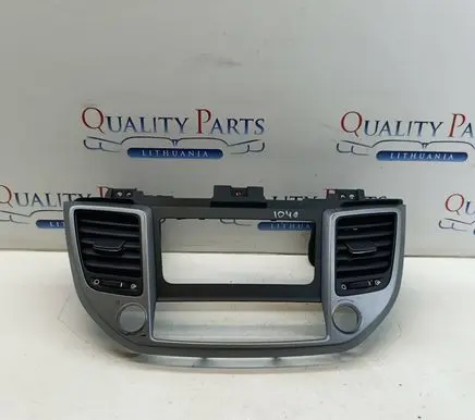 Hyundai Tucson TL Dash center air vent grill 84740D7800