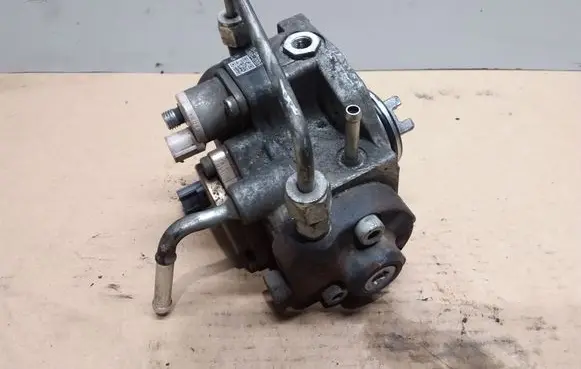 Toyota Avensis T270 Fuel injection high pressure pump 221000R020 HU2940000301