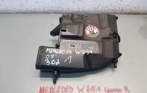 Mercedes-Benz R W251 Air filter cleaner box bracket assembly A6420940304