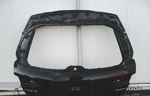 Mazda 3 Tailgate/trunk/boot lid brak
