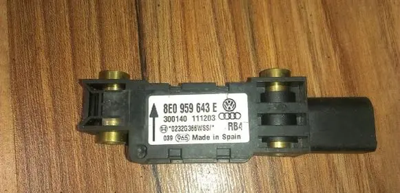 Audi A4 S4 B6 8E 8H Airbag deployment crash/impact sensor 8E0959643e
