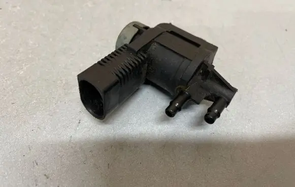 Volkswagen Tiguan Turbo solenoid valve 1K0906283A